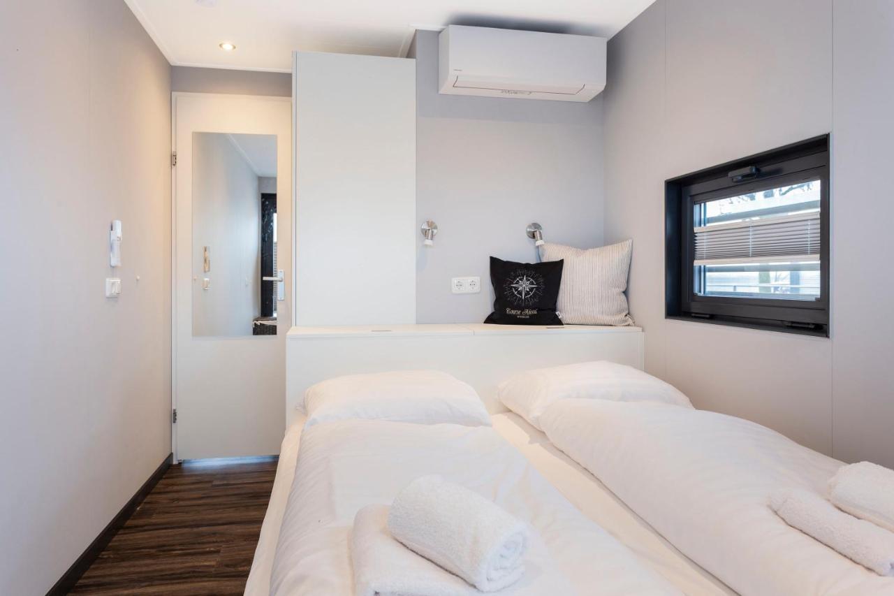 Welcome In - Houseboat 'Elysium' Met Eigen Aanlegsteiger Sneek - Offingawier Eksteriør billede