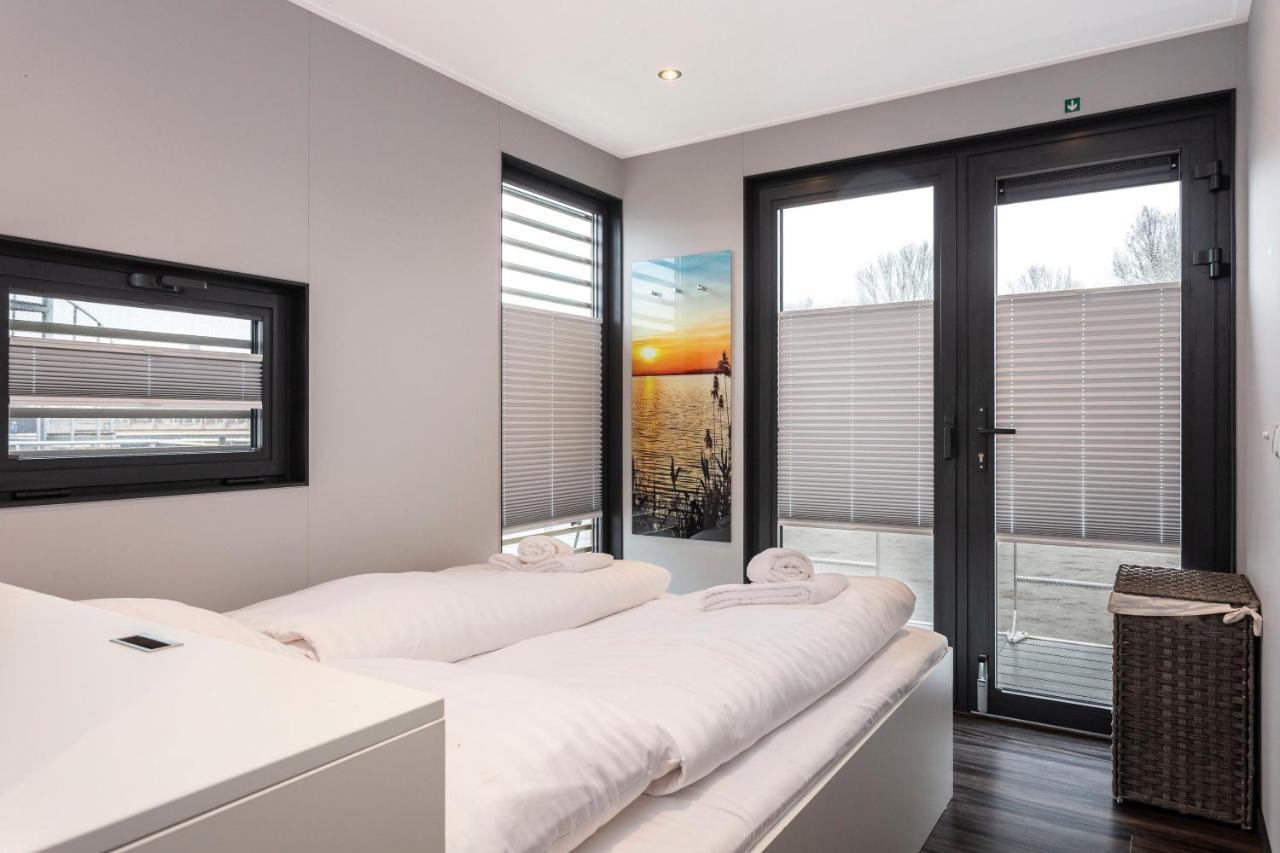 Welcome In - Houseboat 'Elysium' Met Eigen Aanlegsteiger Sneek - Offingawier Eksteriør billede