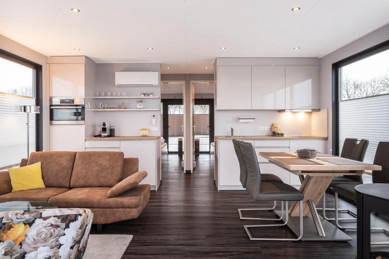 Welcome In - Houseboat 'Elysium' Met Eigen Aanlegsteiger Sneek - Offingawier Eksteriør billede