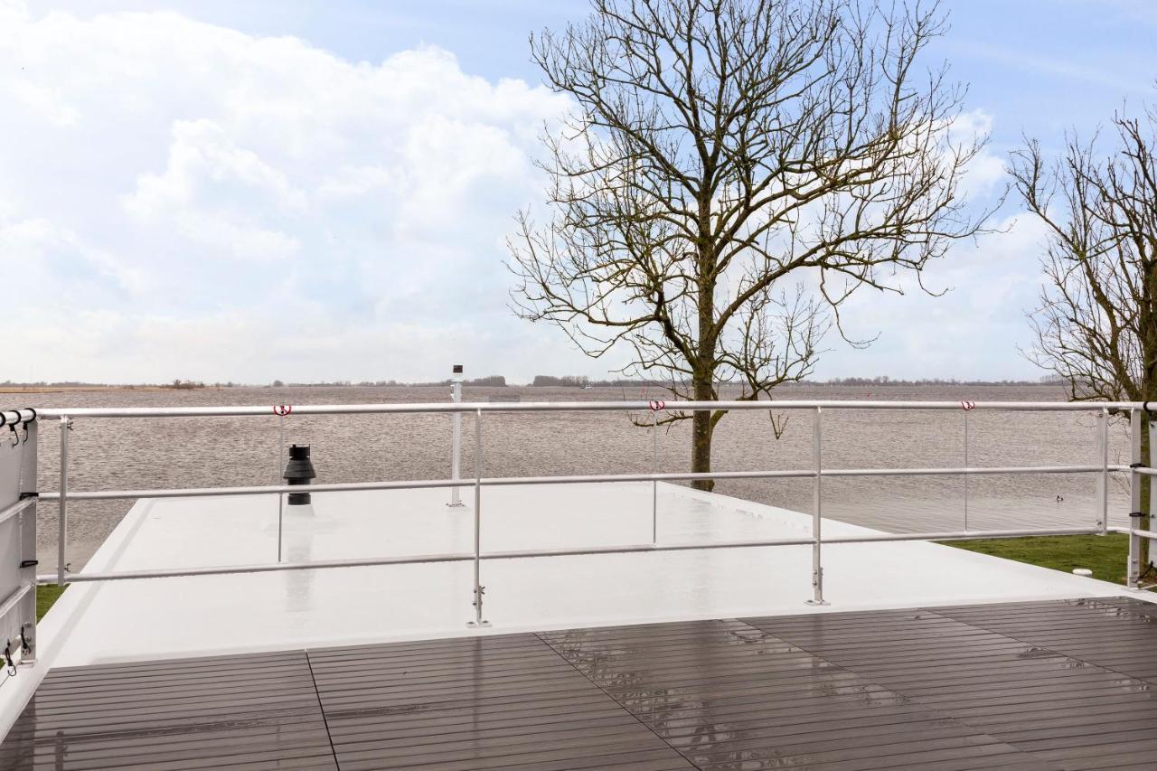 Welcome In - Houseboat 'Elysium' Met Eigen Aanlegsteiger Sneek - Offingawier Eksteriør billede