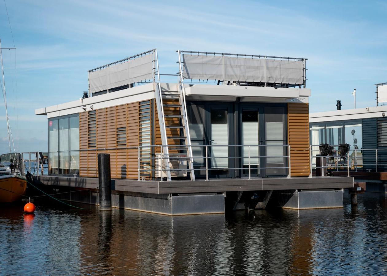 Welcome In - Houseboat 'Elysium' Met Eigen Aanlegsteiger Sneek - Offingawier Eksteriør billede