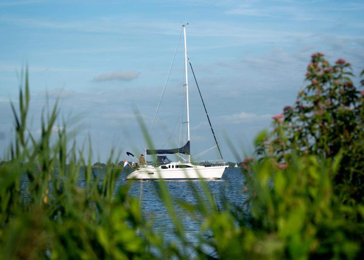 Welcome In - Houseboat 'Elysium' Met Eigen Aanlegsteiger Sneek - Offingawier Eksteriør billede