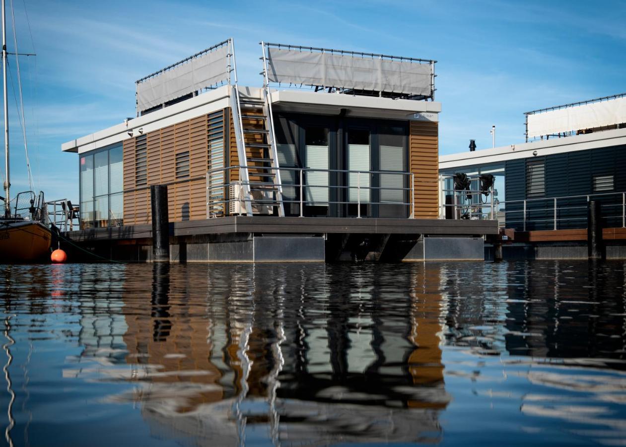 Welcome In - Houseboat 'Elysium' Met Eigen Aanlegsteiger Sneek - Offingawier Eksteriør billede