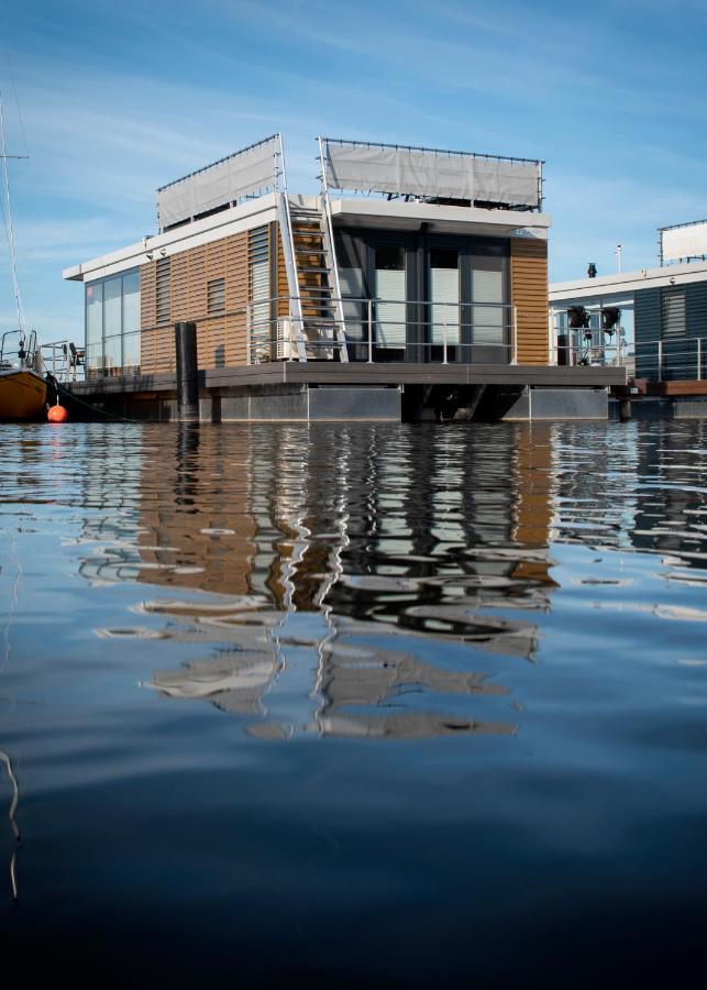 Welcome In - Houseboat 'Elysium' Met Eigen Aanlegsteiger Sneek - Offingawier Eksteriør billede