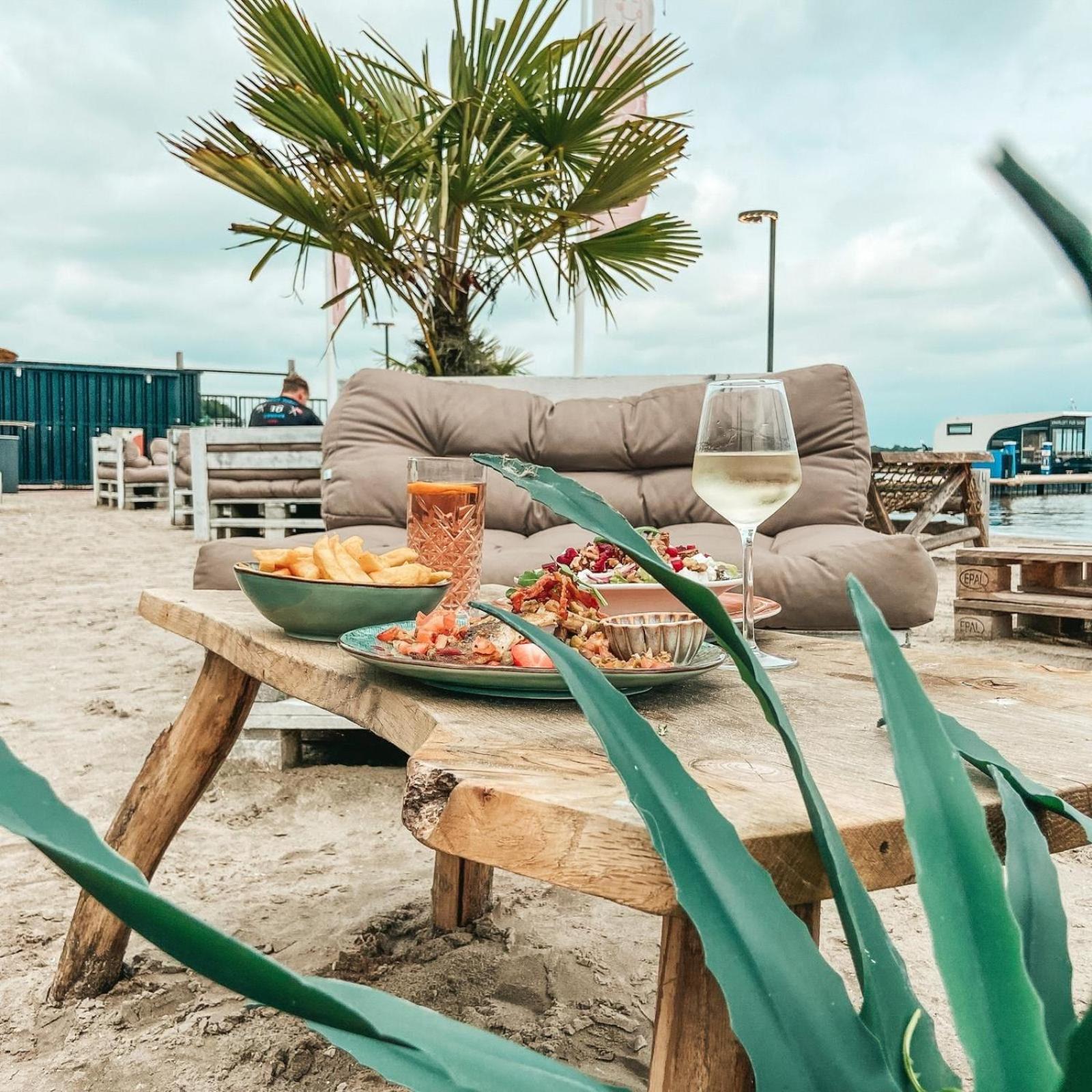 Welcome In - Houseboat 'Elysium' Met Eigen Aanlegsteiger Sneek - Offingawier Eksteriør billede