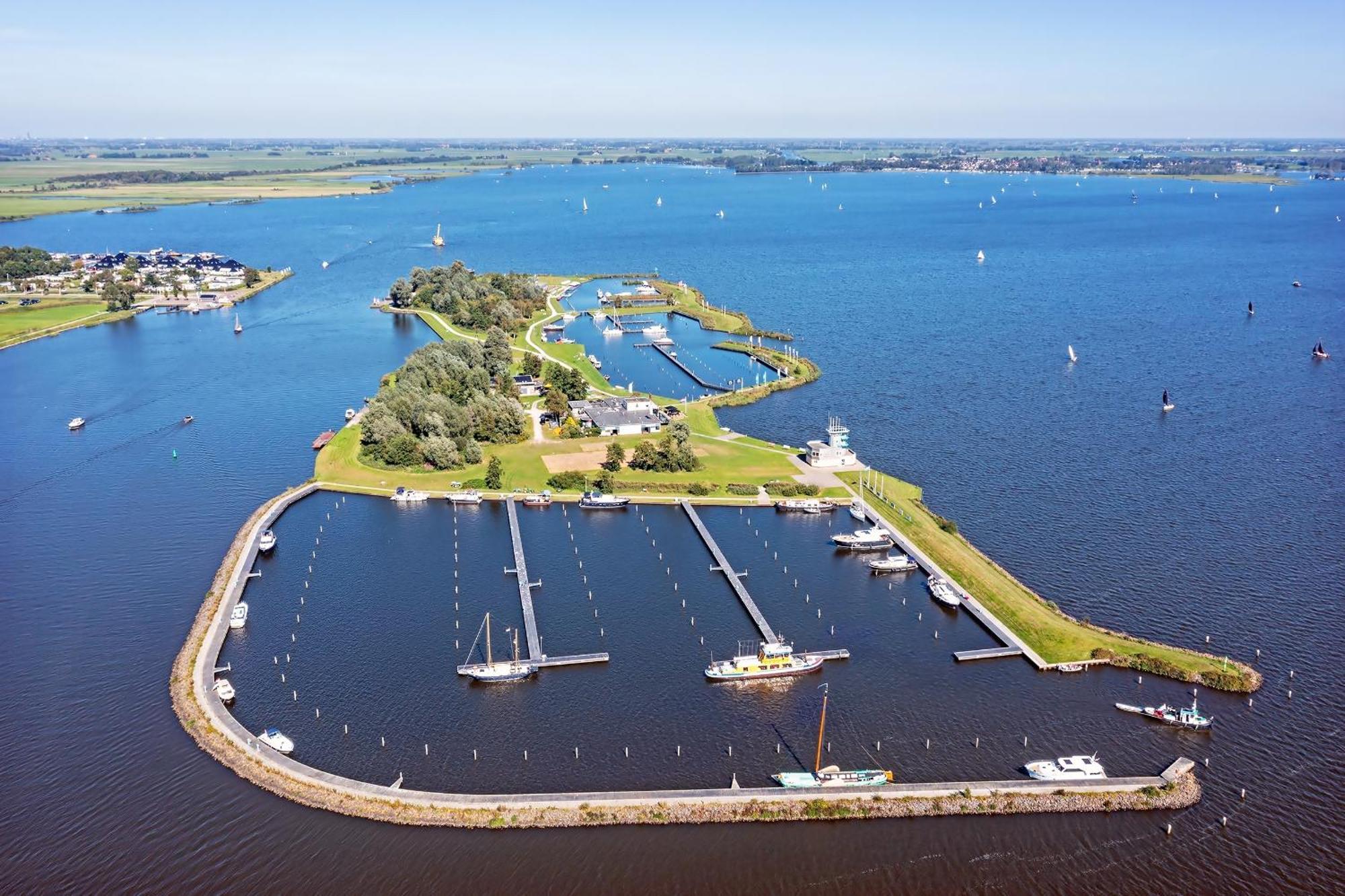 Welcome In - Houseboat 'Elysium' Met Eigen Aanlegsteiger Sneek - Offingawier Eksteriør billede